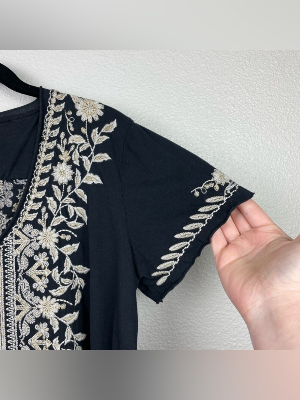 Johnny Was Women's Small Black Short Sleeve Embroidered V-Neck Tunic Top Boho - Picture 6 of 16